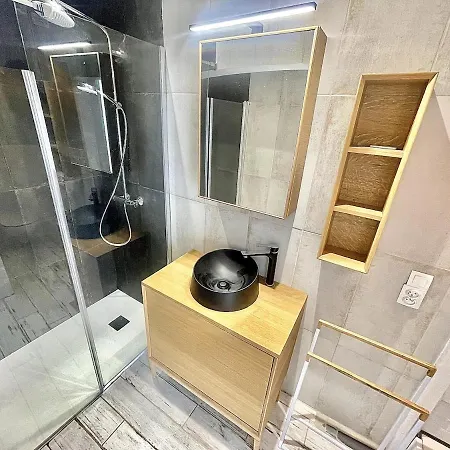 Le Tendance, Neuf Avec Wifi, Terrasse Et Parking A Apartmán *